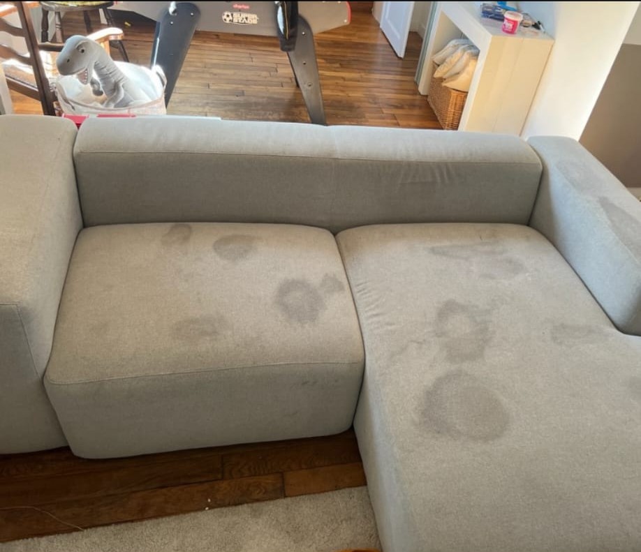 Vue complète d'un canapé d'angle après un nettoyage en profondeur par Kassclean
